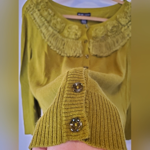 Women's Green Sweater - Picture 6 of 10